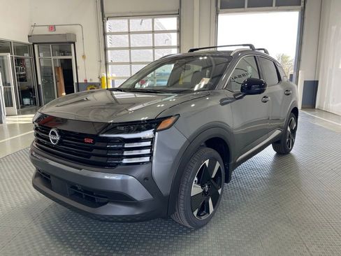 New 2026 Nissan Kicks SR w/ Cold Weather Package image 4