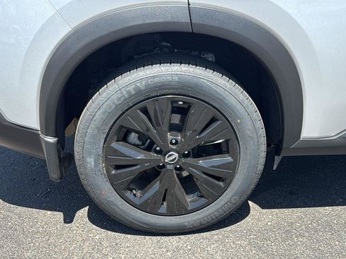 Used 2022 Nissan Rogue SV FWD image 11