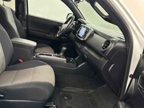 Used 2020 Toyota Tacoma TRD Sport AWD/4WD image 35