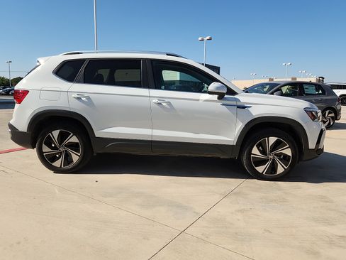 Certified 2024 Volkswagen Taos SE AWD/4WD image 6