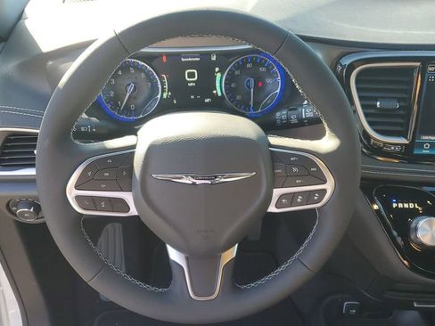 New 2026 Chrysler Pacifica Select image 26