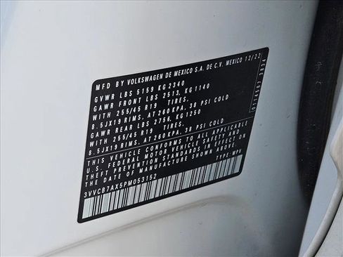 Used 2023 Volkswagen Tiguan SE R-Line FWD image 26