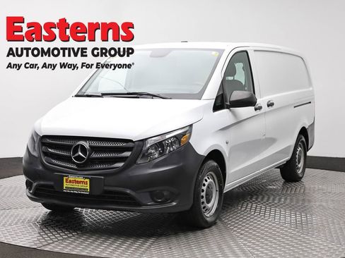 Used 2022 Mercedes-Benz Metris image 1