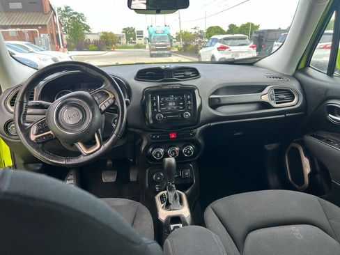Used 2017 Jeep Renegade Latitude w/ Cold Weather Group AWD/4WD image 16