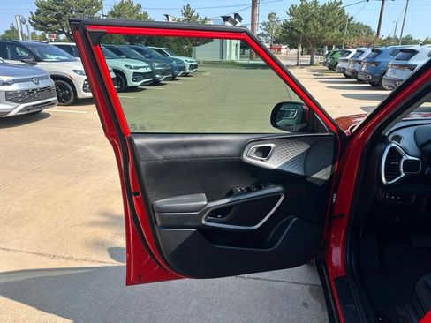 Used 2023 Kia Soul LX FWD image 14