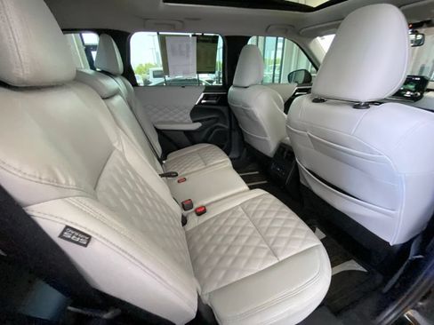 Used 2024 Mitsubishi Outlander SEL FWD image 25