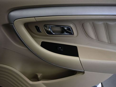 Used 2017 Ford Taurus SE image 36