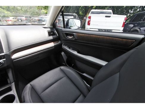 Used 2017 Subaru Outback 2.5i Limited AWD/4WD image 9