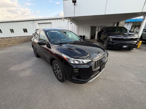 Used 2023 Ford Escape Active w/ Tech Pack #1 AWD/4WD image 7