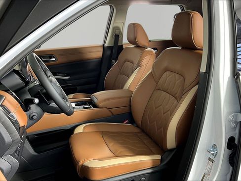 New 2026 Nissan Pathfinder Platinum AWD/4WD image 32