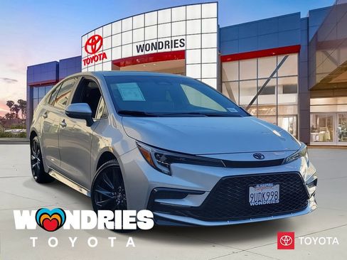 Used 2025 Toyota Corolla SE w/ SE Premium Package image 1