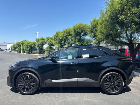 New 2026 Toyota C-HR AWD/4WD image 4