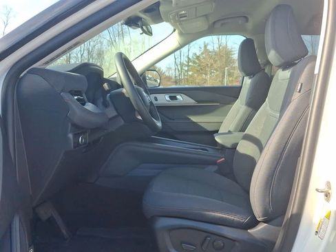 Used 2025 Ford Explorer Active image 17