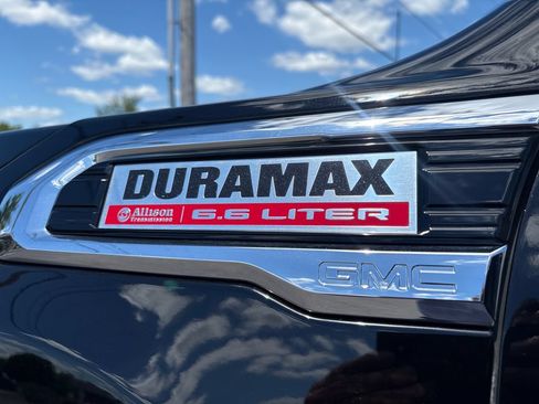 Used 2021 GMC Sierra 2500 Denali w/ Denali Black Diamond Edition AWD/4WD image 11