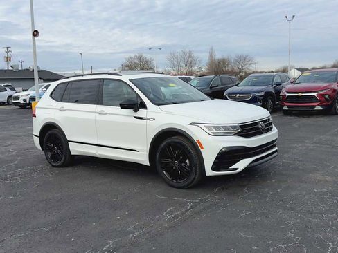 Used 2022 Volkswagen Tiguan SE R-Line AWD/4WD image 2