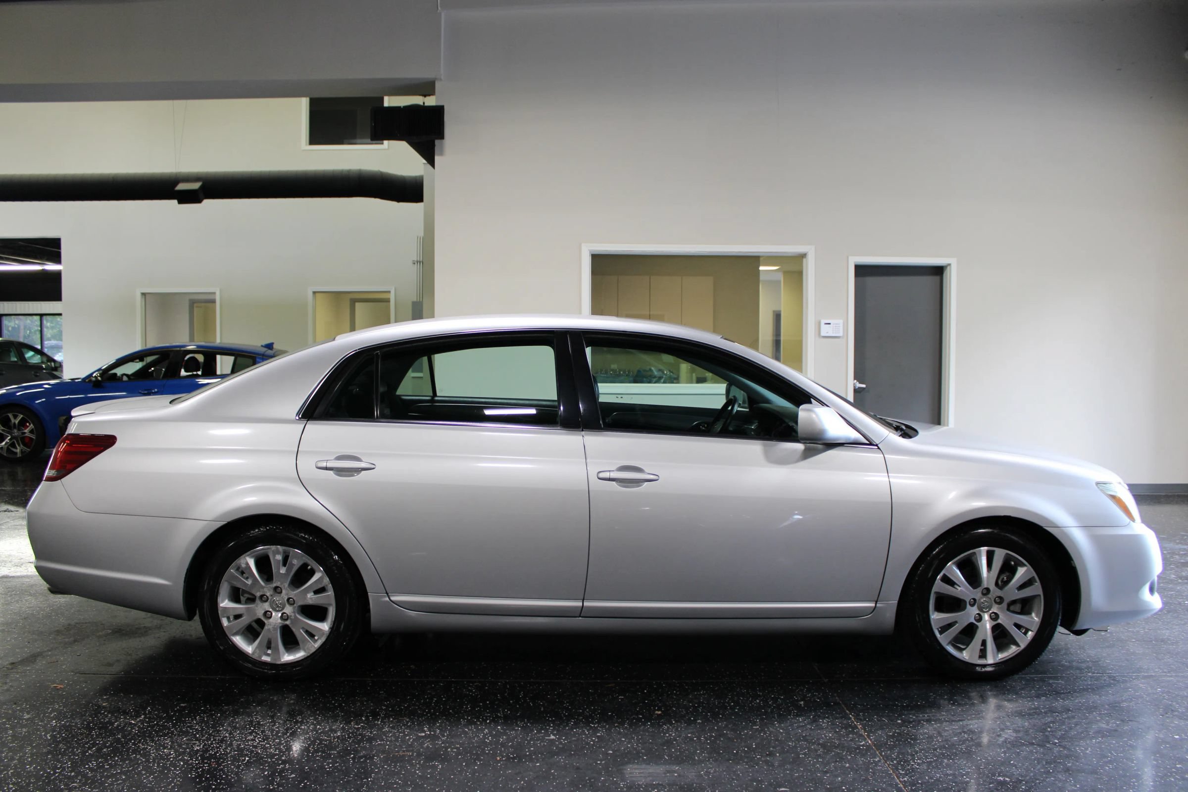 Used 2008 Toyota Avalon Touring w/ Fleet Convenience Pkg FWD image 2