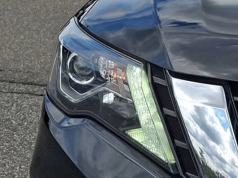 Used 2020 Nissan Pathfinder SV AWD/4WD image 28