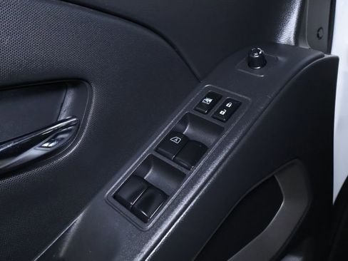 Used 2024 Nissan Frontier SV w/ SV Convenience Package image 11