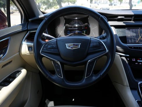 Used 2018 Cadillac XT5 Luxury w/ Driver Awareness Package FWD image 11