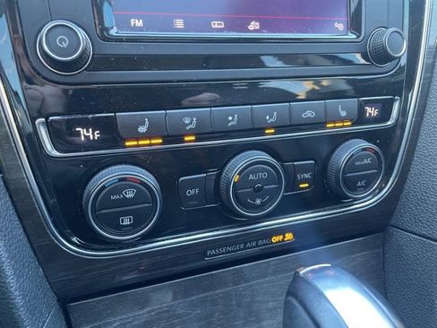 Used 2017 Volkswagen Passat 1.8T SE image 3