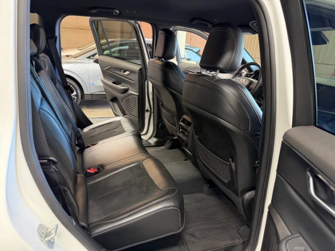 Used 2024 Jeep Grand Cherokee Altitude AWD/4WD image 28