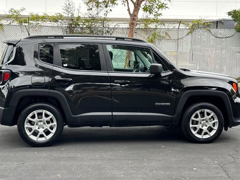 Used 2022 Jeep Renegade Latitude w/ Convenience Group image 3