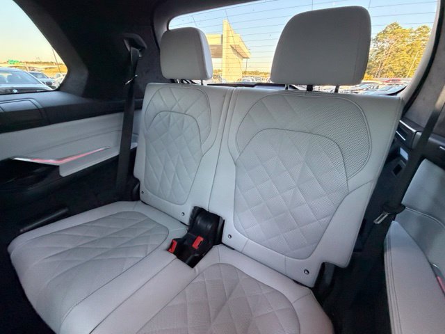 Used 2025 BMW X7 xDrive40i w/ M Sport Package AWD/4WD image 37