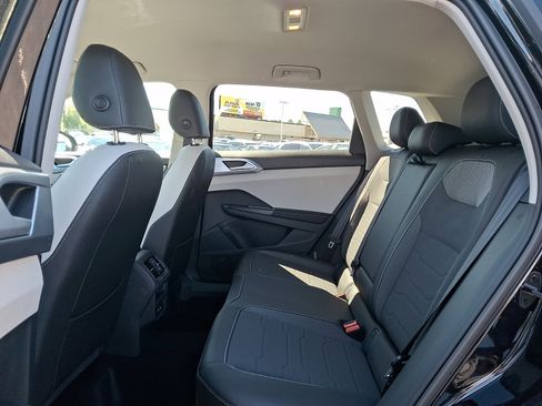 New 2026 Volkswagen Taos SE AWD/4WD image 6