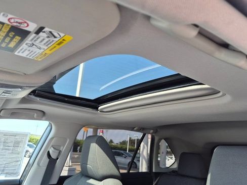 Used 2021 Toyota RAV4 XLE w/ Convenience Package AWD/4WD image 19