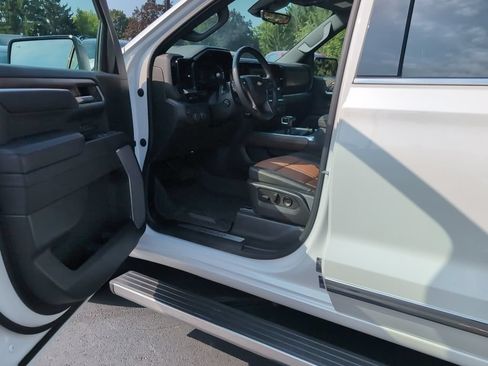Used 2023 Chevrolet Silverado 1500 High Country w/ High Country Premium Package AWD/4WD image 19