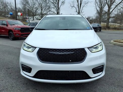 New 2026 Chrysler Pacifica Limited w/ S Appearance Package image 10