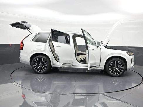 New 2026 Volvo XC90 T8 Ultra w/ Protection Package Premier AWD/4WD image 30