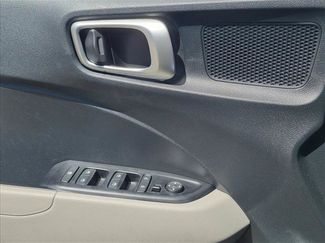 Used 2023 Hyundai Venue SEL FWD video 2