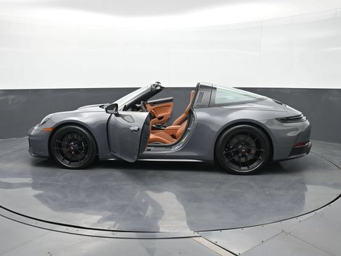 Certified 2026 Porsche 911 Targa 4 GTS AWD/4WD image 25