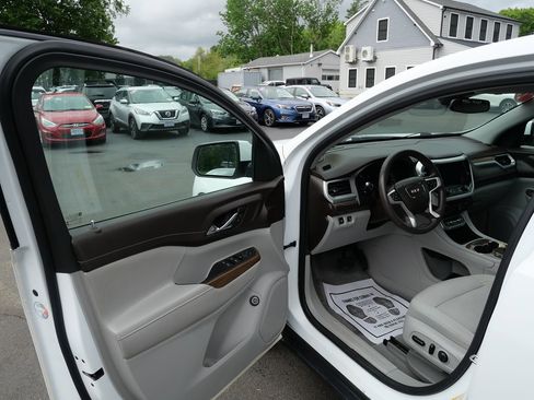 Used 2021 GMC Acadia SLE w/ Driver Convenience Package AWD/4WD image 16