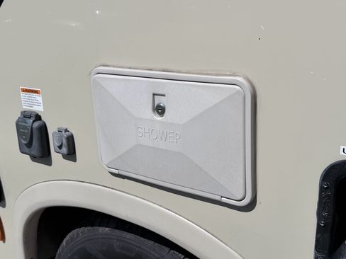 Used 2019 Ford E-450 and Econoline 450 Super Duty w/ Motorhome Prep Package RWD image 9