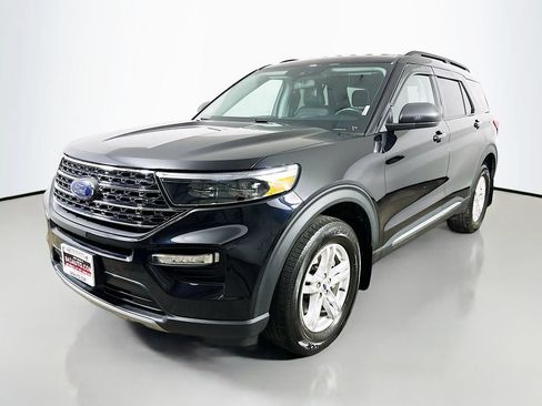 Used 2022 Ford Explorer XLT w/ Equipment Group 202A AWD/4WD image 3