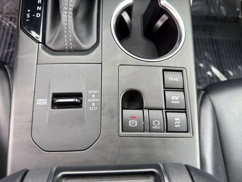 Used 2024 Toyota Highlander XLE image 28