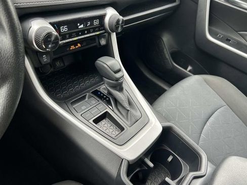 Used 2025 Toyota RAV4 XLE FWD image 23