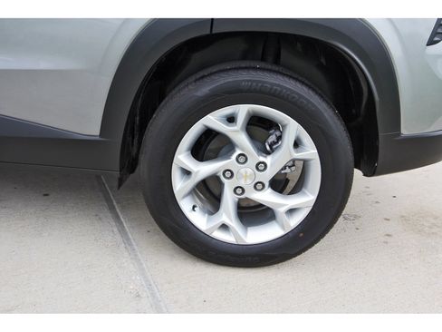 Used 2024 Chevrolet Trax LS w/ LS Convenience Package FWD image 29