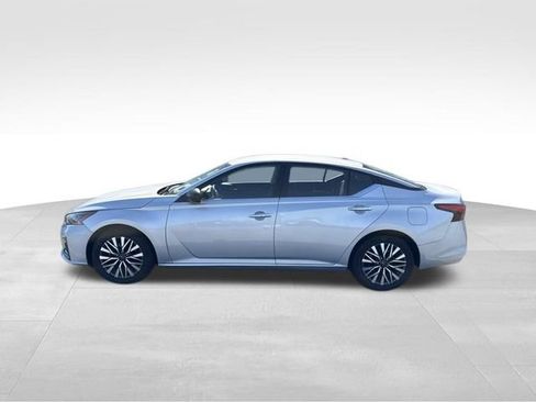 Used 2024 Nissan Altima 2.5 SV FWD image 5