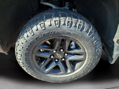 Used 2022 Chevrolet Silverado 1500 Custom Trail Boss AWD/4WD image 9