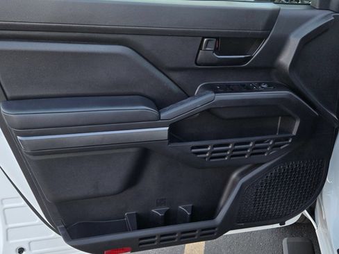 Certified 2024 Toyota Tacoma SR5 AWD/4WD image 9