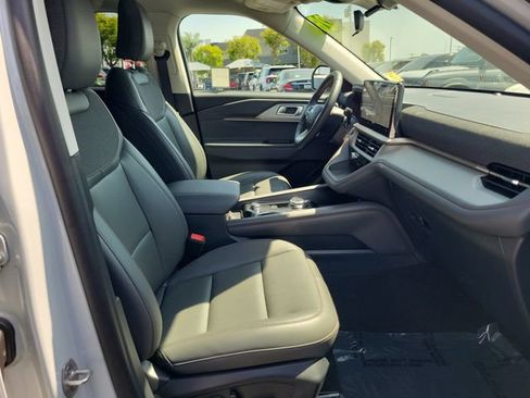 Used 2026 Ford Explorer Active w/ Active Comfort Package RWD image 18