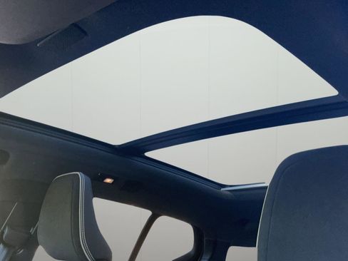 Used 2021 Volvo XC40 P8 Recharge w/ Advanced Package image 18