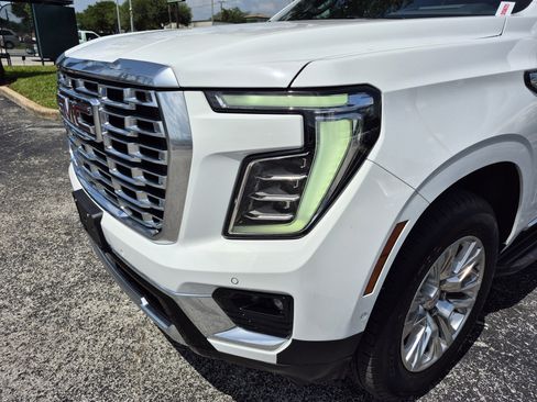 Used 2025 GMC Yukon XL Denali AWD/4WD image 9