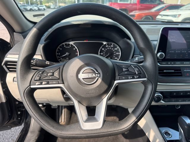 Used 2025 Nissan Altima 2.5 SV FWD image 18