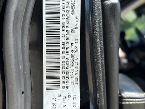 Used 2017 Jeep Cherokee Limited image 32