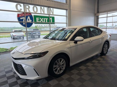 Used 2025 Toyota Camry LE FWD image 3