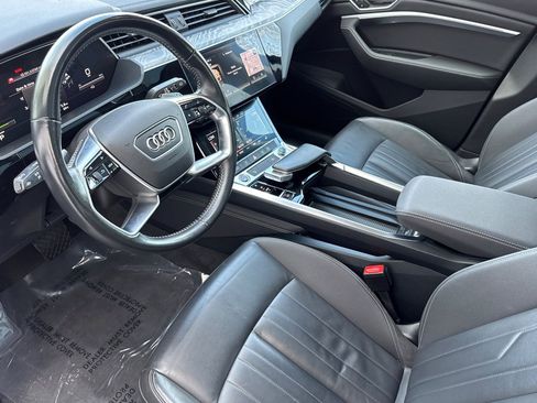 Used 2021 Audi e-tron Premium w/ Convenience Plus Package image 4
